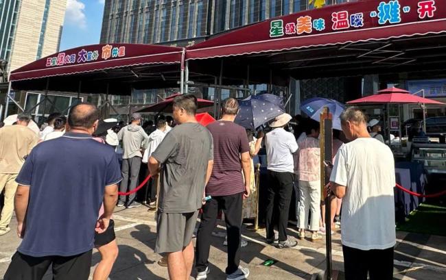 媒体评五星级酒店摆地摊 日入三万引热议